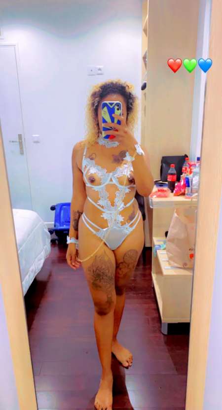 sexy metisse coquine (couple femme soumise)